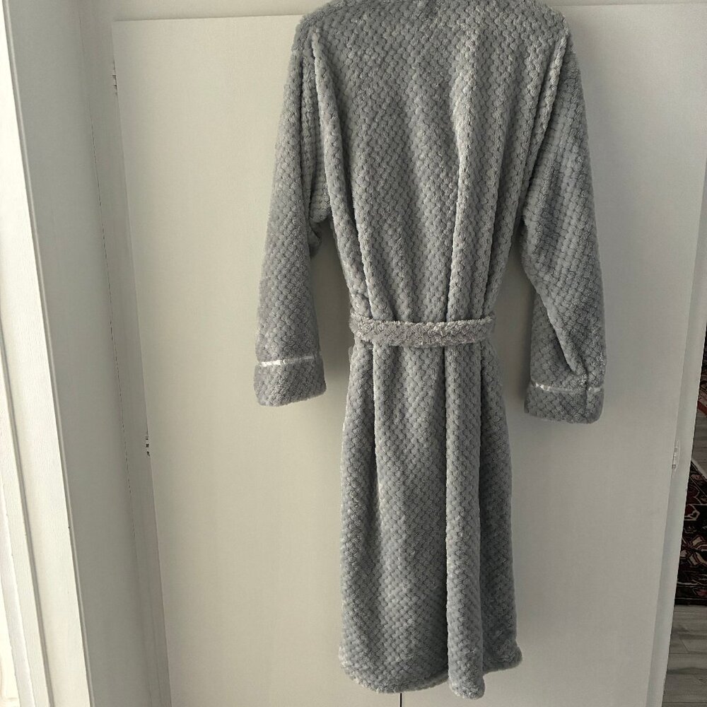NWT Cozy Pavilia Gray Robe, Small - Picture 2 of 7